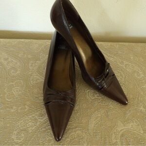 Stuart Weitzman Dark Brown Pointed Toe Leather Pumps with Knot Detail